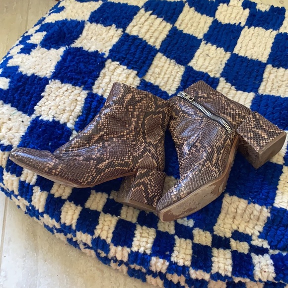 LoQ Lazaro Boot in Snake Print - Picture 3 of 6